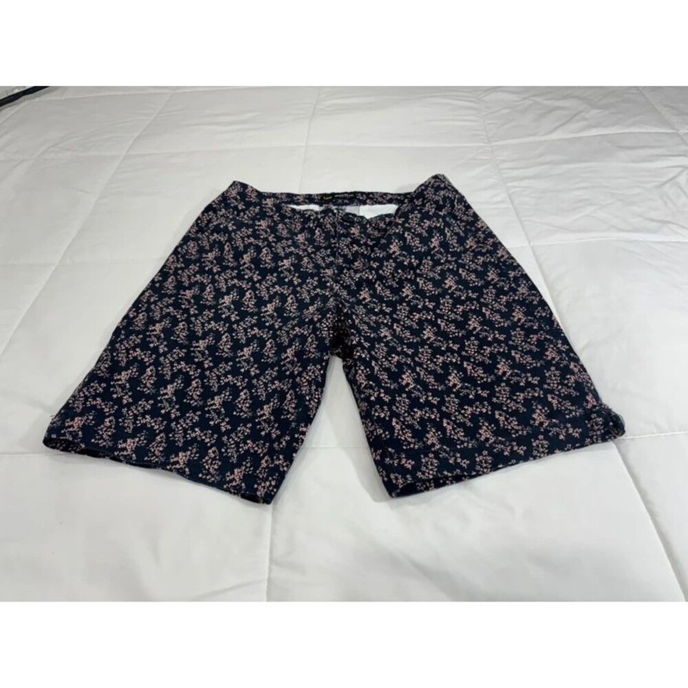 Ladies Lee Navy Blue with Coral Flowers Size 6 Bermuda Shorts
